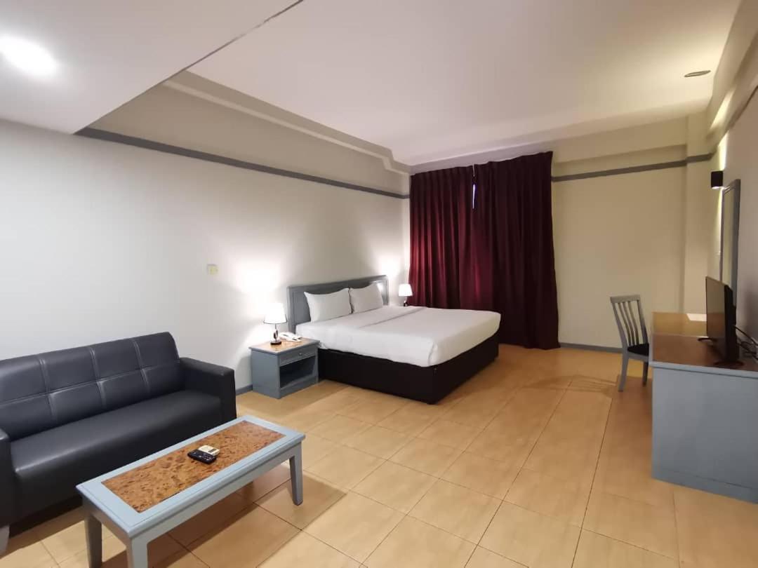 Grace Hotel Lahad Datu Esterno foto